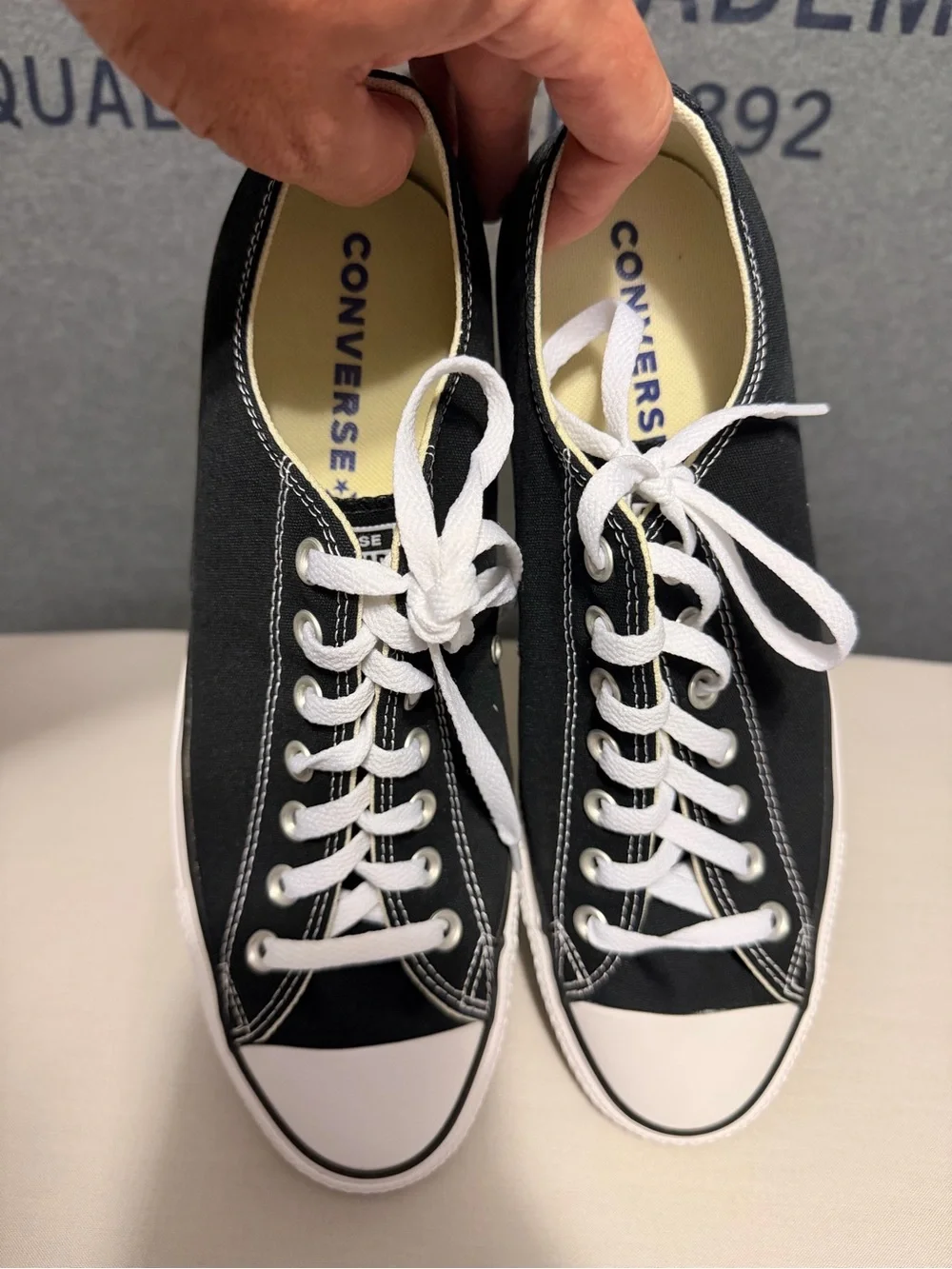 Classic Low-Top Canvas Sneakers in Black and White